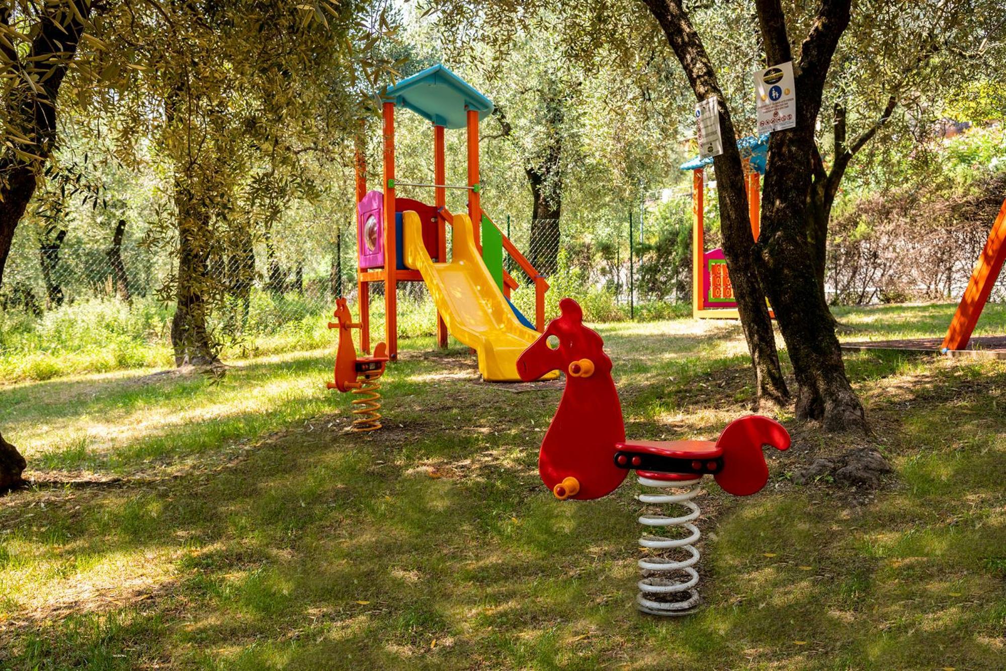 Camping Park Garda ليمونِ سول غاردا المظهر الخارجي الصورة