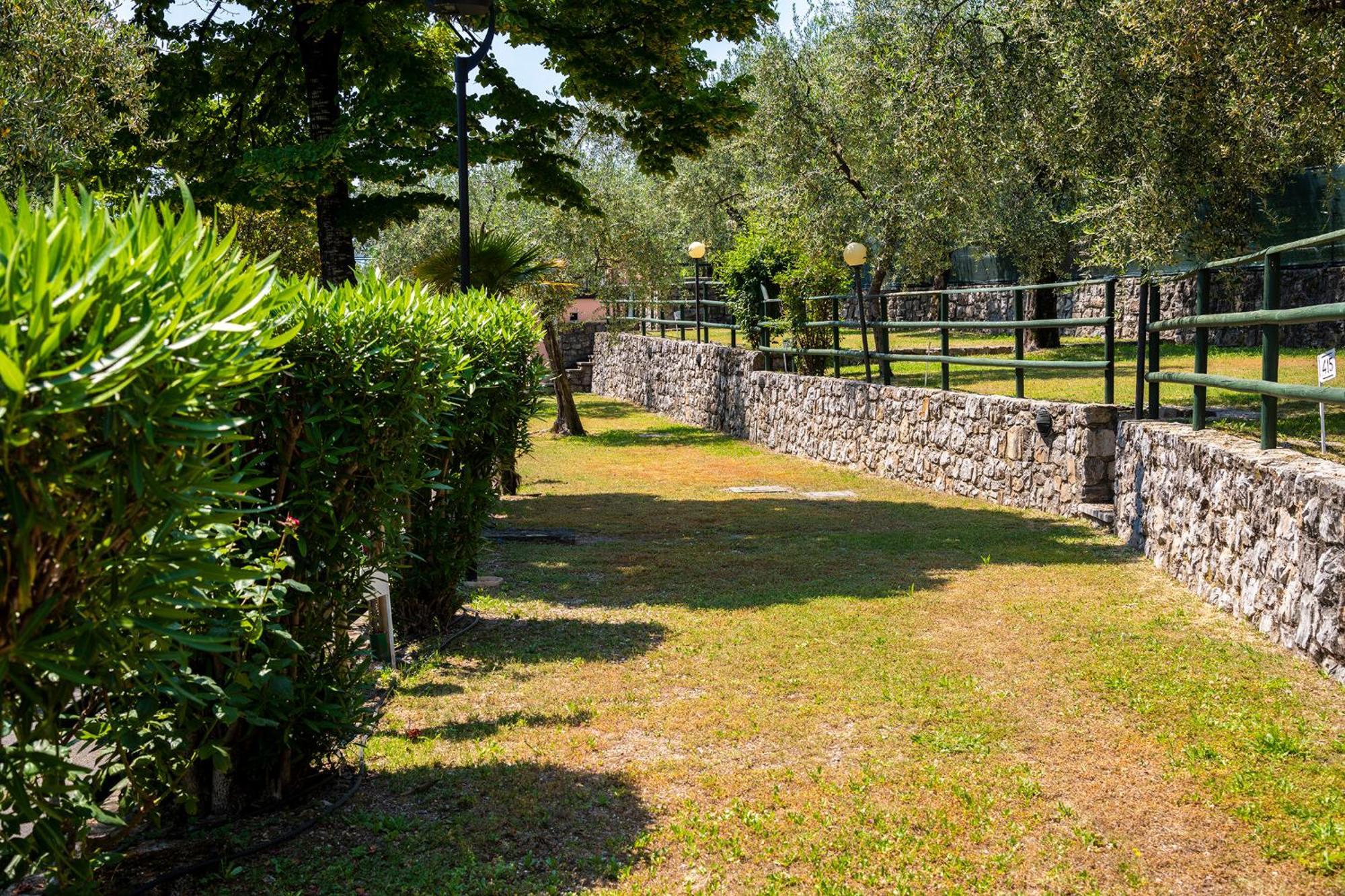 Camping Park Garda ليمونِ سول غاردا المظهر الخارجي الصورة